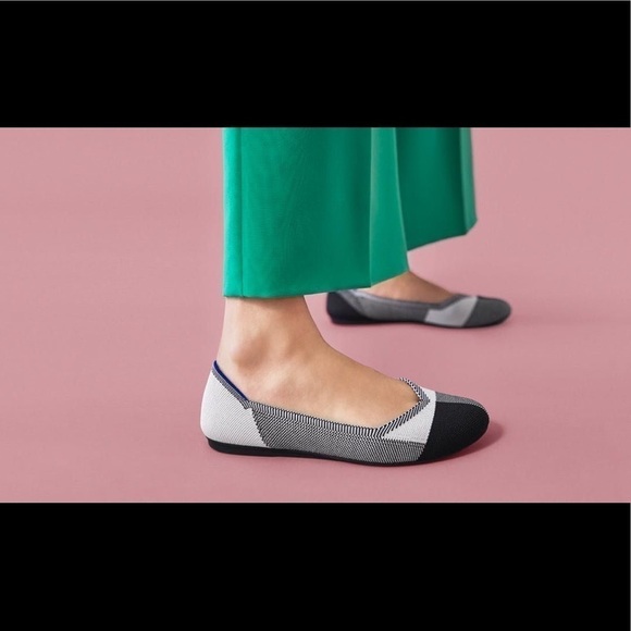 Rothys Black and White round cap toe flat SZ 7 - Picture 2 of 10